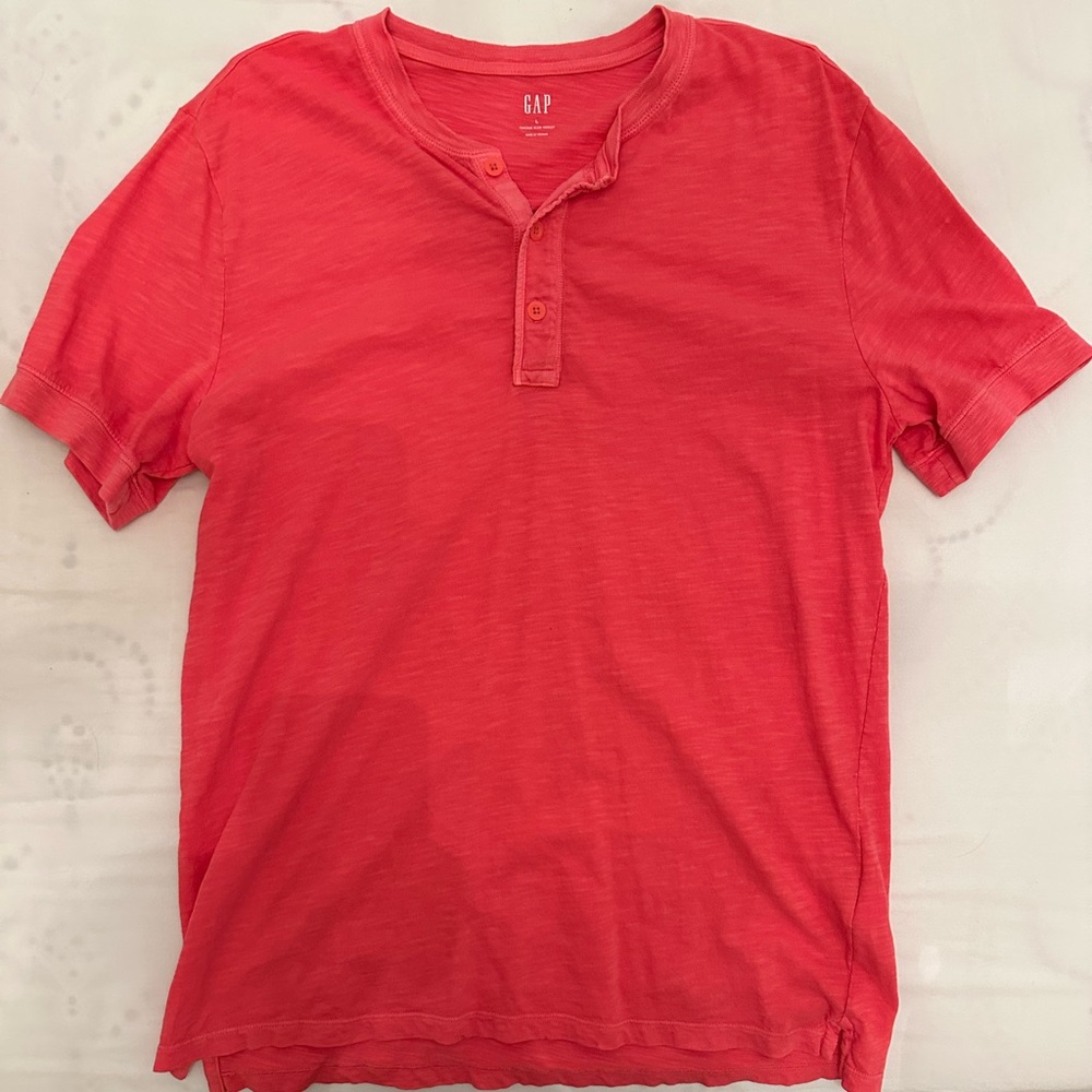 Gap men’s Large Henley. Salmon/Pink color